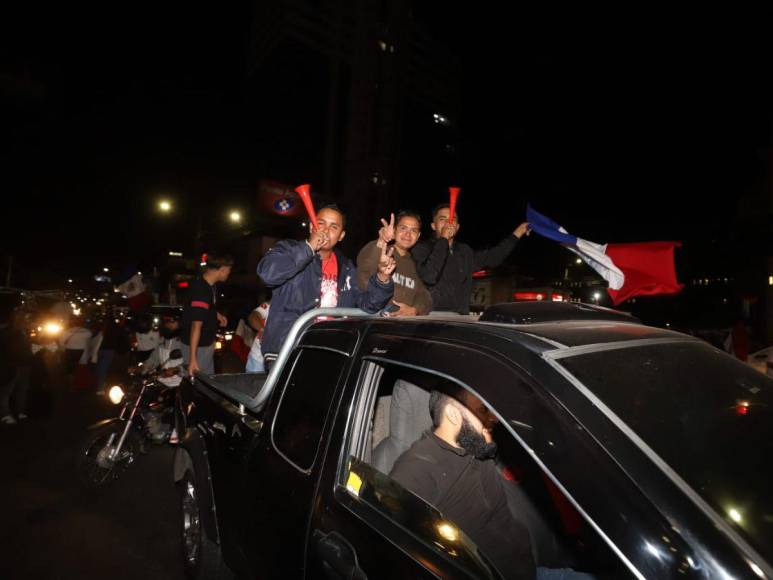 Aficionados del Olimpia celebran la conquista de la 37 en la capital