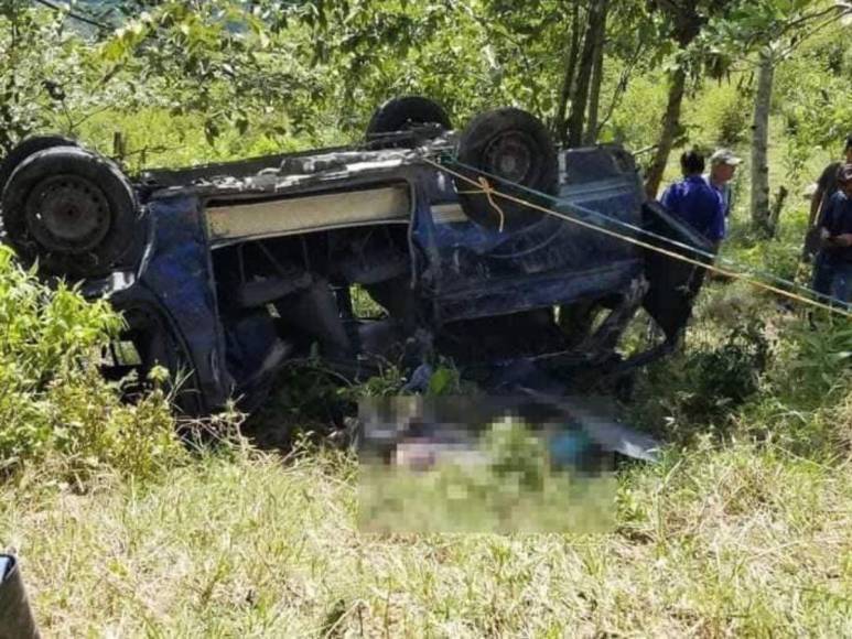 Se dirigían a hacer senderismo: Imágenes del fatal accidente en Santa Bárbara donde fallecieron cuatro personas