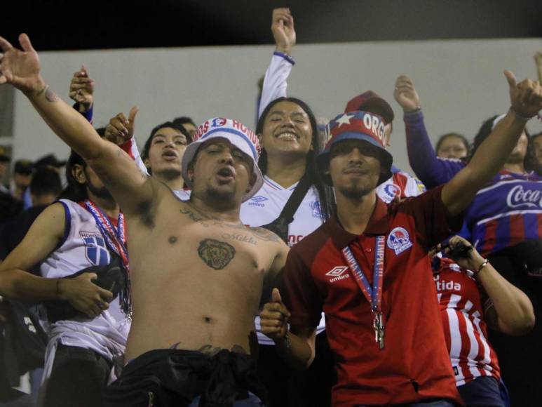 ¡Con juego de luces! Así celebró la Ultra Fiel el triunfo del Olimpia