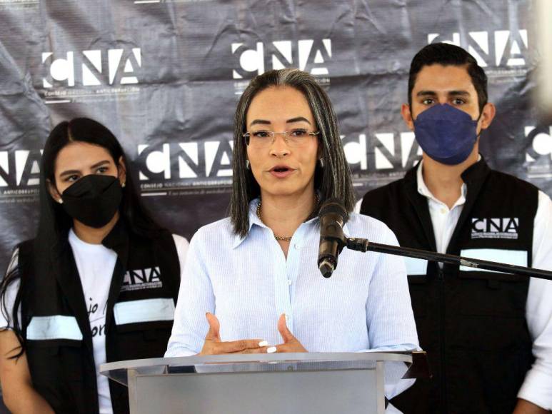 Amenazas se intensificaron en los últimos días: lo que se sabe de la salida de Gabriela Castellanos de Honduras