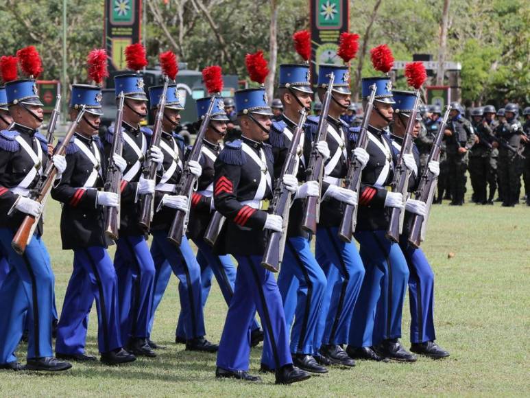 Conmemoran natalicio de Francisco Morazán con repaso a tropas en Día del Soldado hondureño