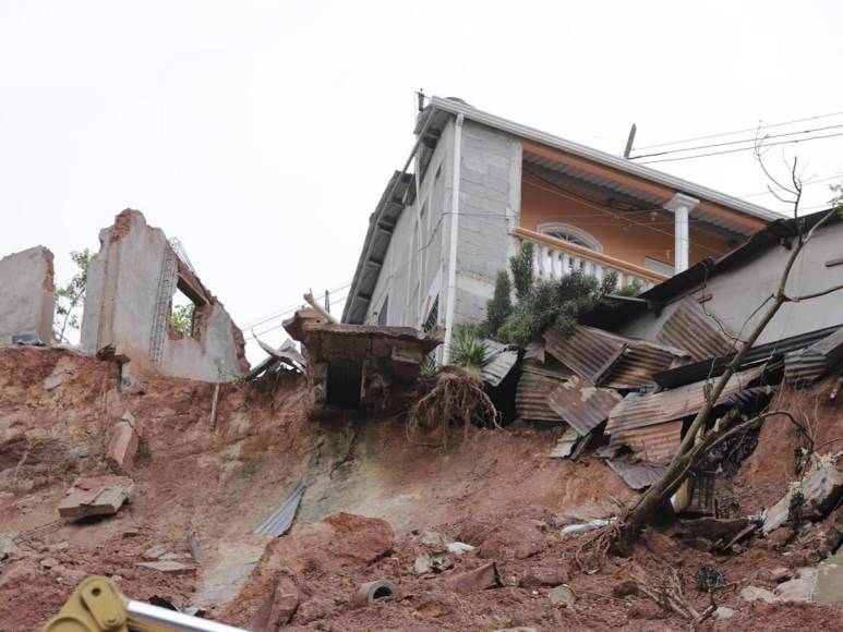 Sin avances en obras tras derrumbe en colonia Villa Nueva