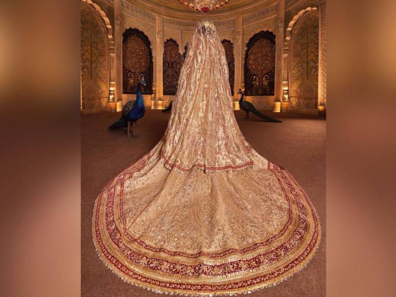 El vestido de novia lleno de tradiciones de Radhika Merchant