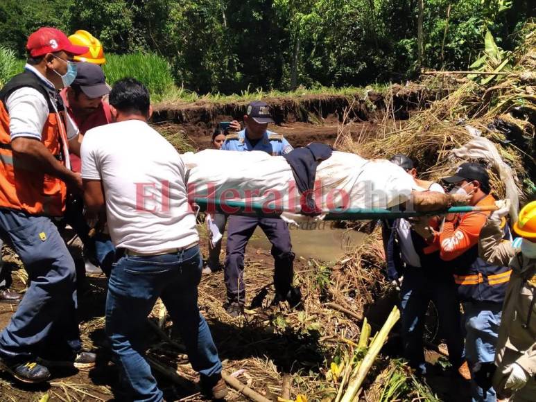 El doloroso rescate de familia que murió ahogada en San Francisco de Yojoa (Fotos)