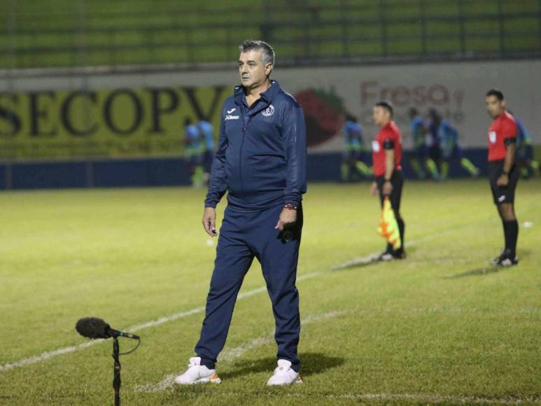 ¡Le sacaron amarilla! Así fue el debut de Diego Vázquez con Motagua