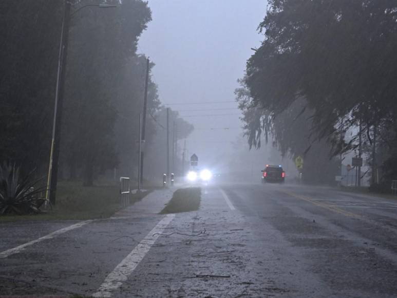 Idalia llega a Florida con tormentas catastróficas y vientos dañinos