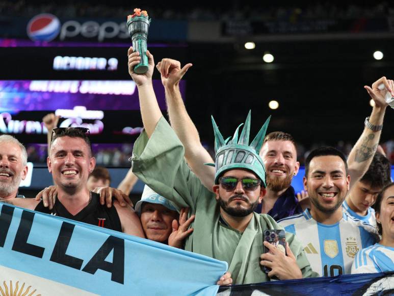 Festejo del “Dibu” y el gesto de Messi: así celebró Argentina el pase a la final