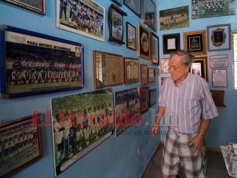 Un año sin “El Maestro”: El legado y obra de Chelato Uclés en el fútbol hondureño