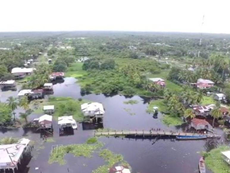 Comunidades incomunicadas, evacuaciones e intensas lluvias: Las imágenes de las inundaciones en La Mosquitia