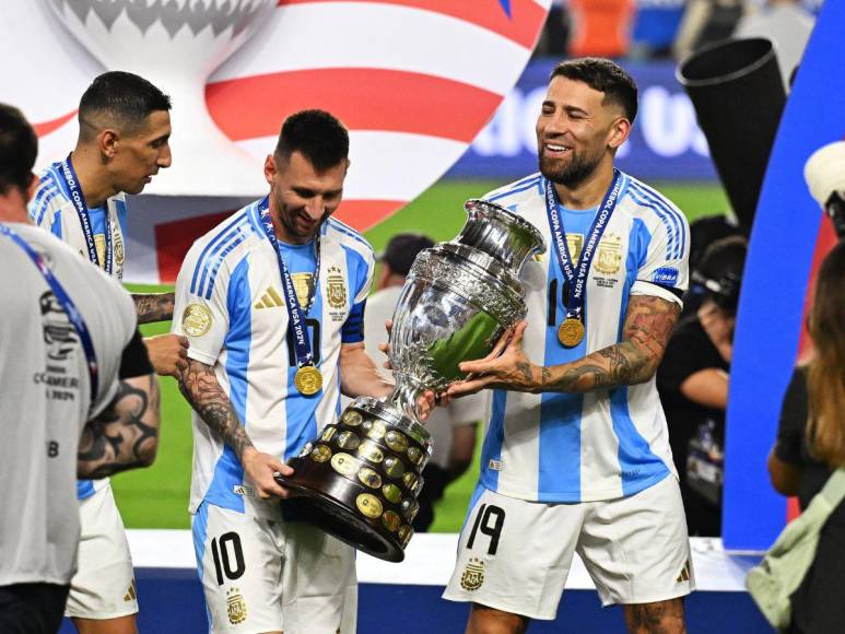 Abrazos y emotivas despedidas: el festejo de Argentina, bicampeón de Copa América