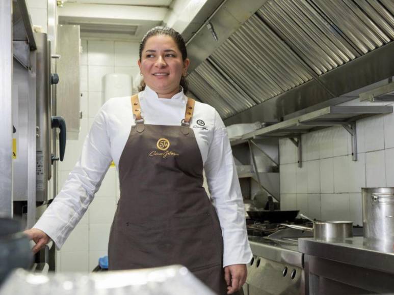 Karla Hoyos, la chef mexicana que alimenta a víctimas de crisis