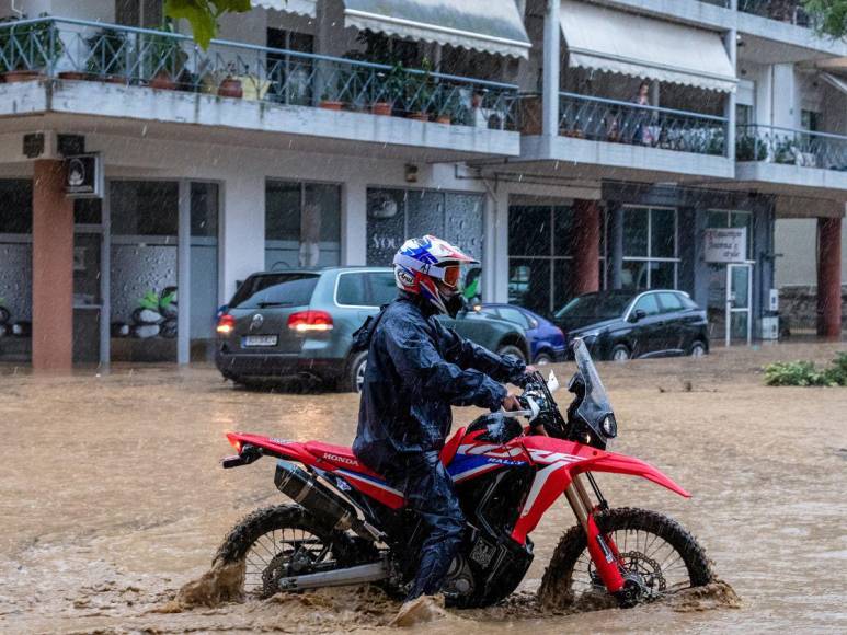 Devastación en fotos: Grecia sufre estragos tras lluvias extremas