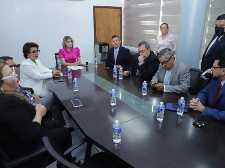 Con una mujer y cuatro hombres: Junta Proponente entrega nómina final de cinco candidatos a fiscal general y adjunto