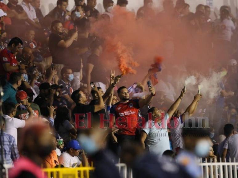 Zafarrancho, polémica y un emotivo saludo: Las imágenes que dejó el Motagua-Olimpia