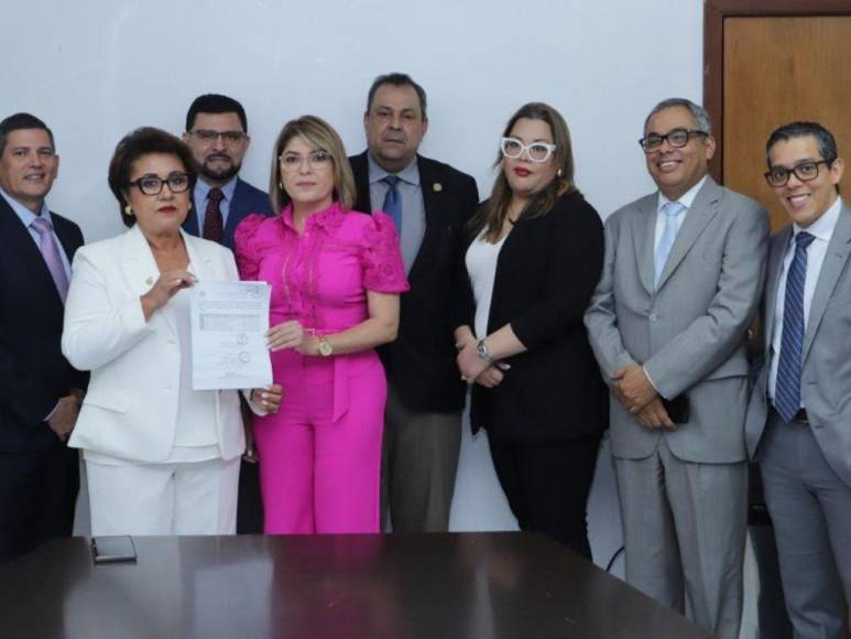 Con una mujer y cuatro hombres: Junta Proponente entrega nómina final de cinco candidatos a fiscal general y adjunto