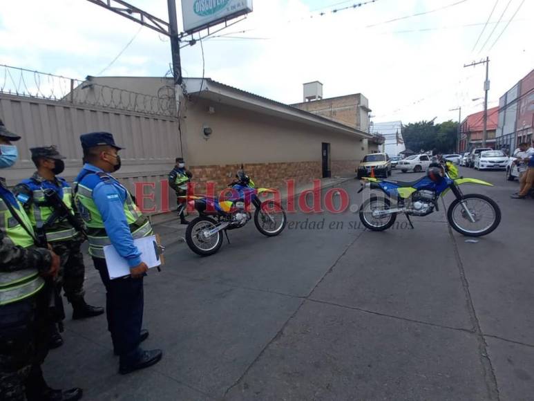 Un taxista muerto, un adulto mayor herido y un sicario detenido: Las imágenes del atentado en Comayagüela