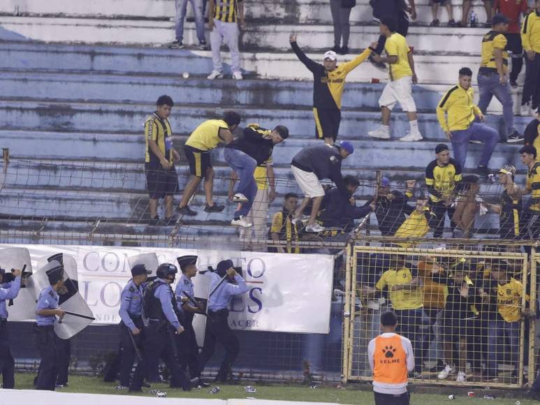 ¡Nada ha cambiado! Relajo de barra de Real España tras clásico