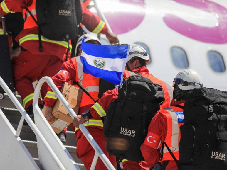 Con 100 especialistas y varios perros de búsqueda: así es el equipo que envío Bukele para ayudar a Turquía tras desvatador terremoto