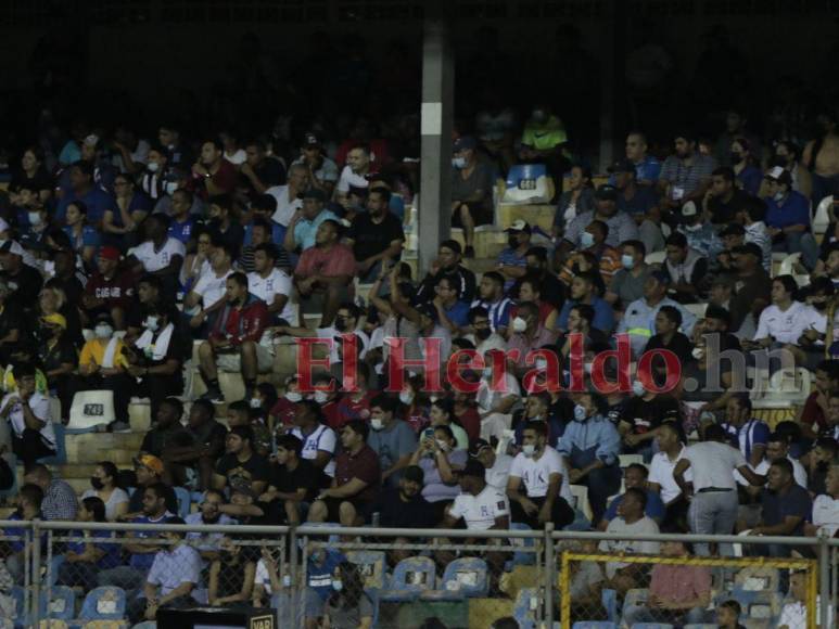 Incesante lluvia, fango y goleada: Así se vivió el triunfo de Honduras ante Jamaica