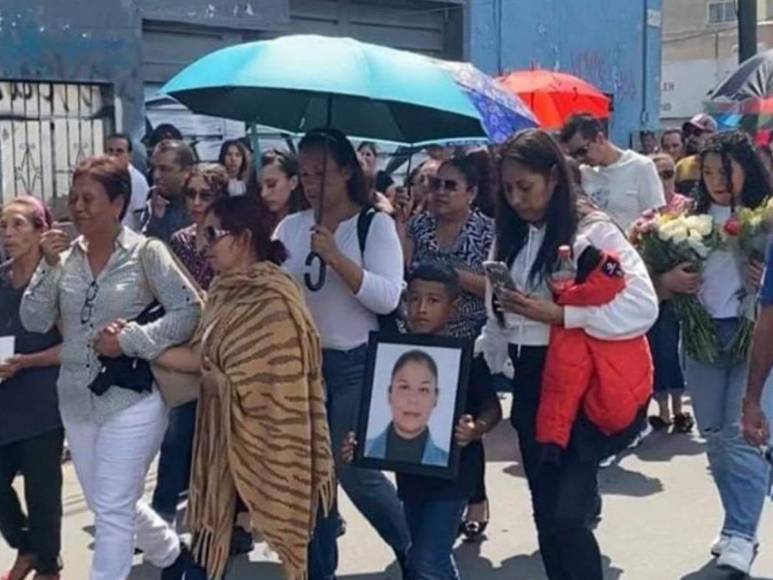 “Me la arrebató, era mi niña buena”: consternación en el entierro de Milagros Meza, enfermera asesinada en México