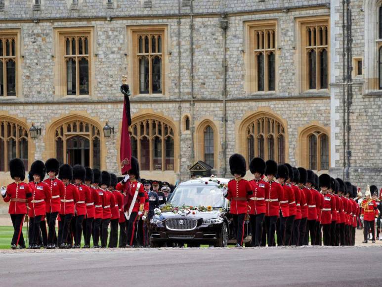 Buses compartidos y vuelos comerciales: Así fue el plan para los invitados al funeral de la reina Isabel II