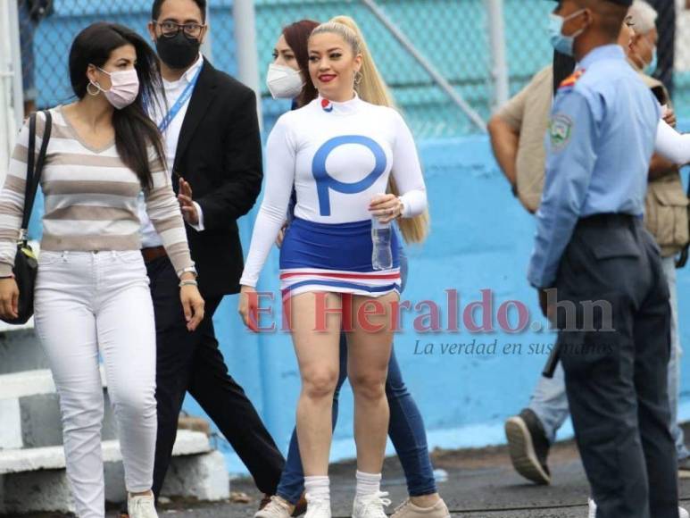 Hermosas mujeres adornan la final de ida entre Motagua y Real España