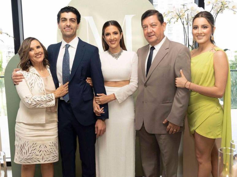 En familia y luciendo muy enamorados: así fue la romántica boda de Maity Interiano y Anuar Zidan