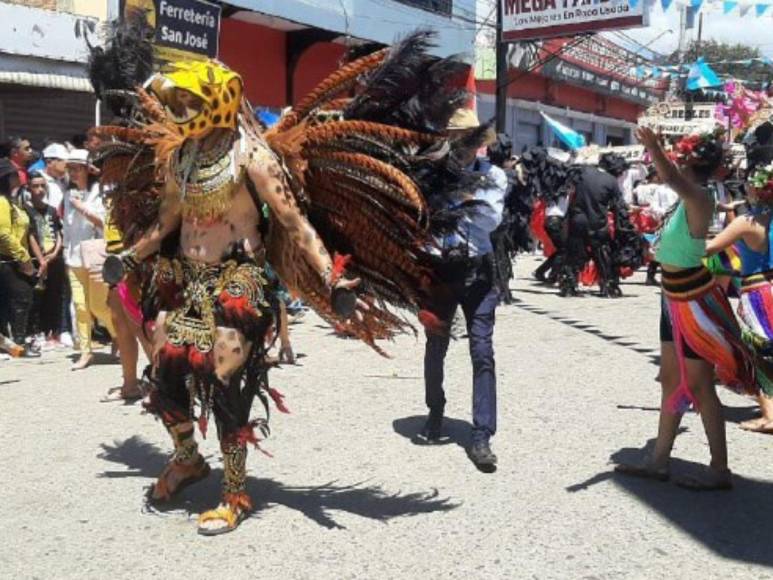 Con hermosas palillonas, juegos tradicionales y representaciones culturales, Danlí celebra la Independencia de Honduras