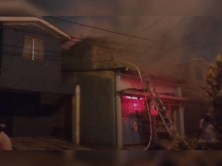 Imágenes tras el incendio que dejó cinco miembros de una familia muertos en Ciudad Lempira