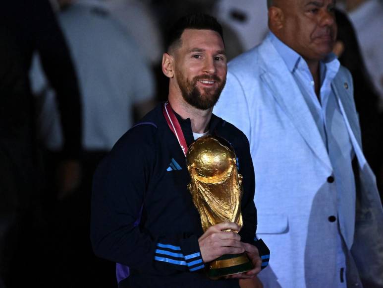 Entre cantos, llanto y fiesta fue recibida la selección de Argentina en Buenos Aires