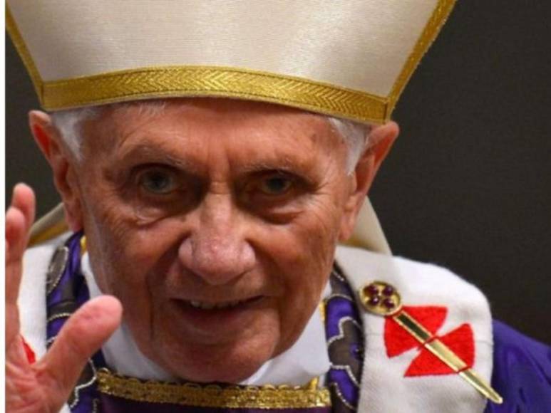 Amante de los gatos, escándalos y renuncia: la vida del papa emérito Benedicto XVI