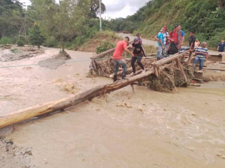 Vías destrozadas y casas derrumbadas: pobre infraestructura de Honduras golpeada por lluvias