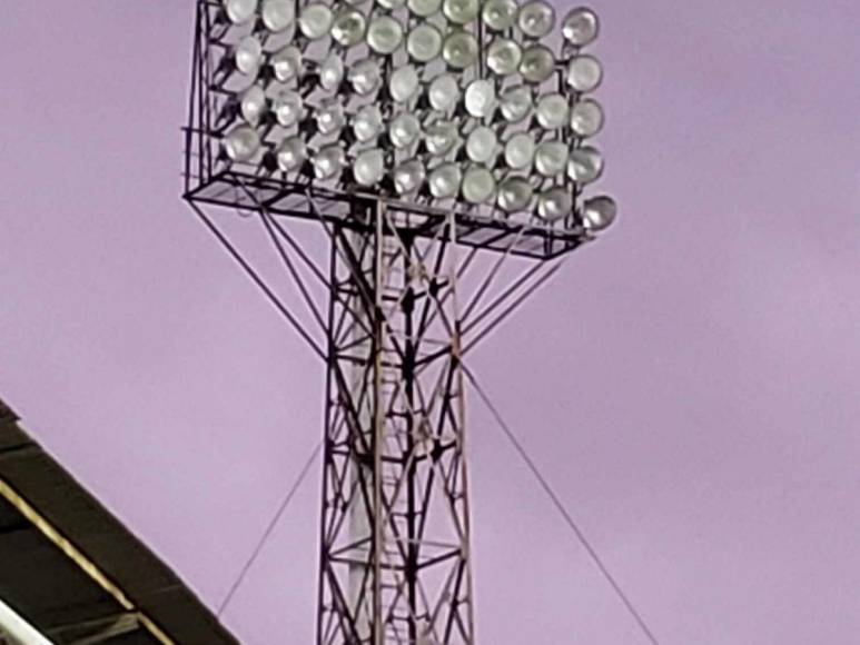 Lluvia, apagón y roja: fiascos del Victoria vs Real Sociedad