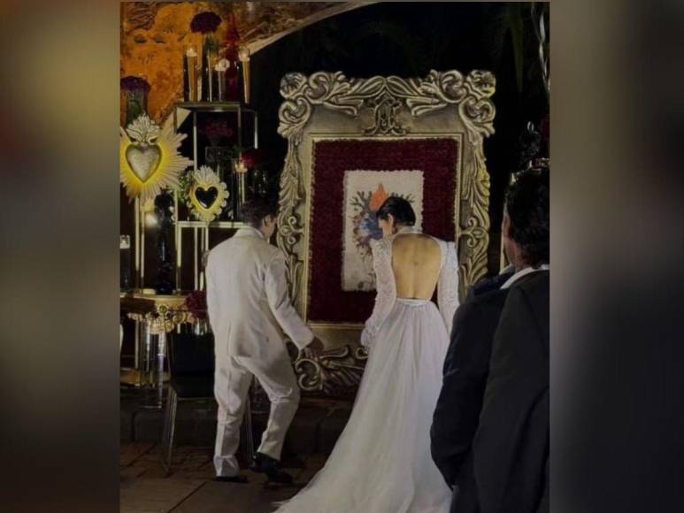 ¿Compró en AliExpress? El vestido de novia de Ángela Aguilar que causa revuelo