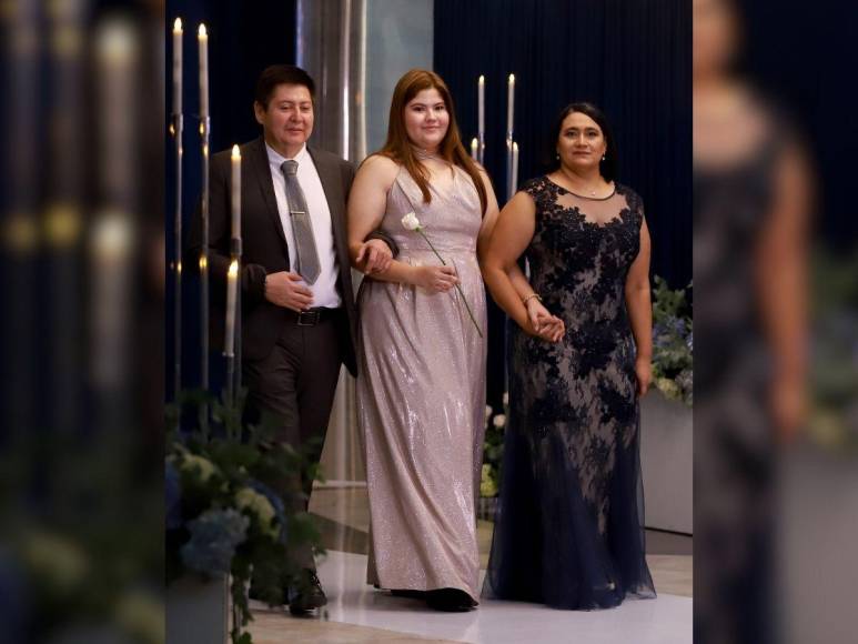 Prom 2024 de la Mayan School: Un sofisticado festejo colmado de excelencia