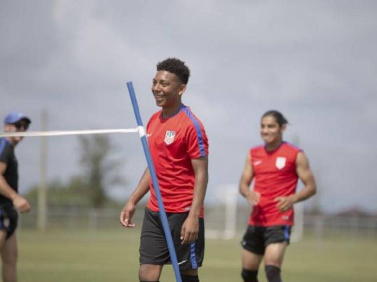 Futbolistas de sangre hondureña que jugaron para otros países