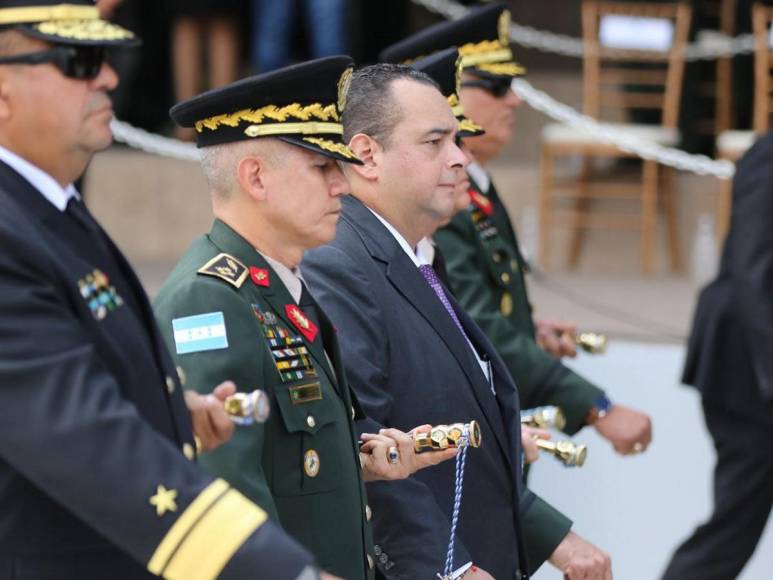 Conmemoran natalicio de Francisco Morazán con repaso a tropas en Día del Soldado hondureño