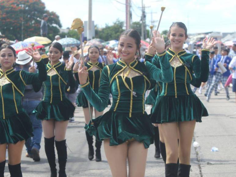 Alessa Villatoro, la hermosa palillona del Liceo Heiner Reyes que engalana los desfiles en Tegucigalpa