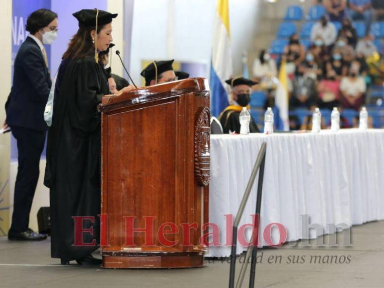 Más de 2,000 nuevos profesionales se gradúan de la UNAH