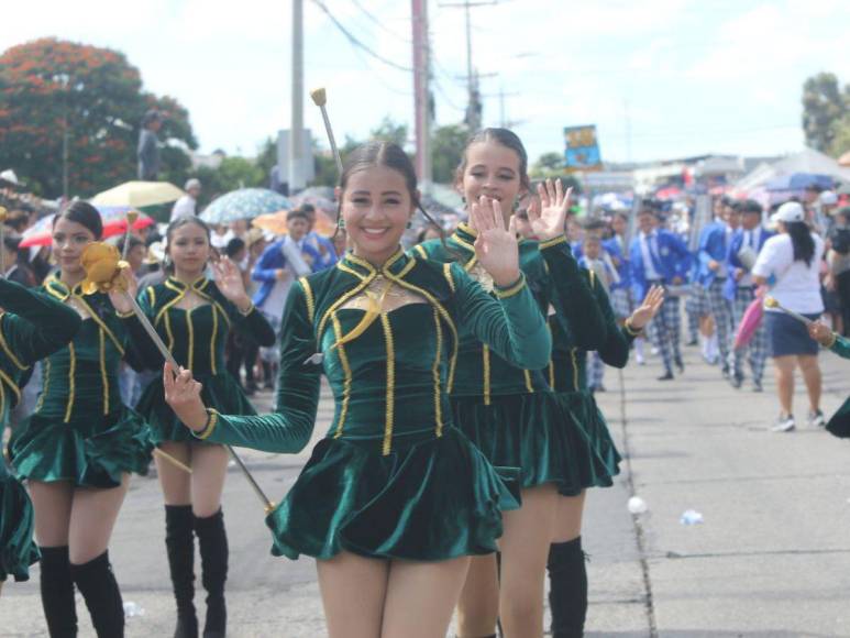 Alessa Villatoro, la hermosa palillona del Liceo Heiner Reyes que engalana los desfiles en Tegucigalpa