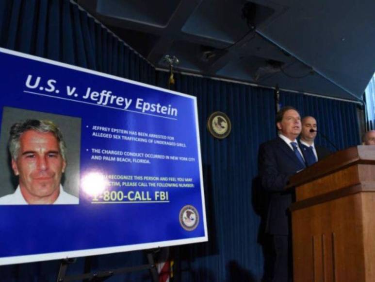 Reuniones exclusivas con directores de la CIA y fiestas con celebridades: revelan nueva lista de contactos de Jeffrey Epstein