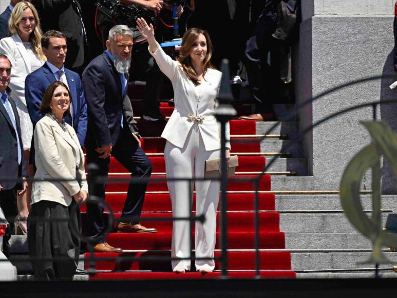 “Hoy comienza una nueva era”: Javier Milei asume como presidente de Argentina