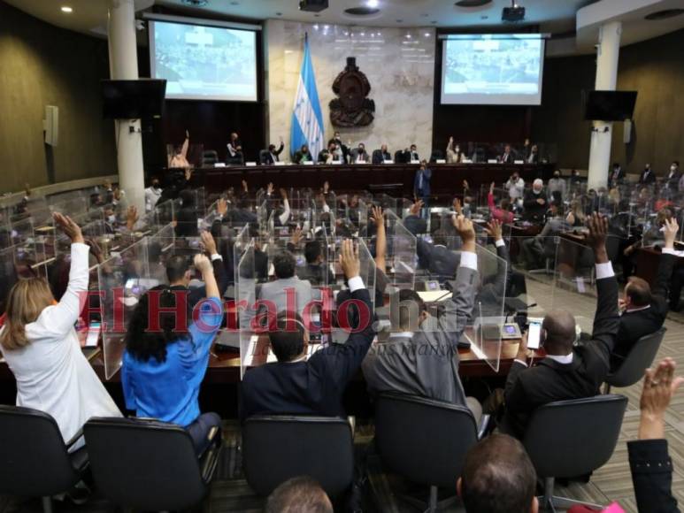 Con lluvia de proyectos y decretos diputados se suman a sesión del CN