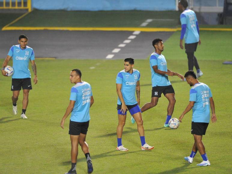 ¡Del aeropuerto a la cancha! Honduras entrenó en Tegucigalpa pensando en derrotar a Cuba