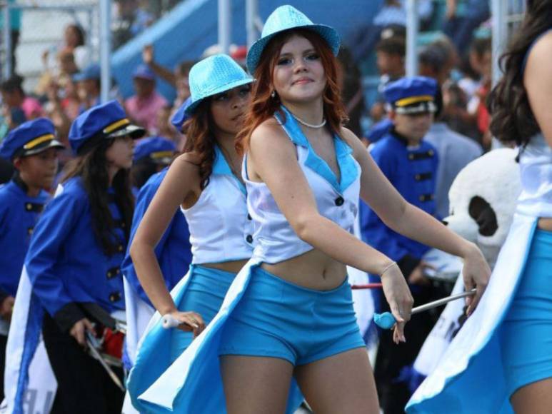 Palillonas del Instituto Mixto Honduras sorprenden con su novedoso traje