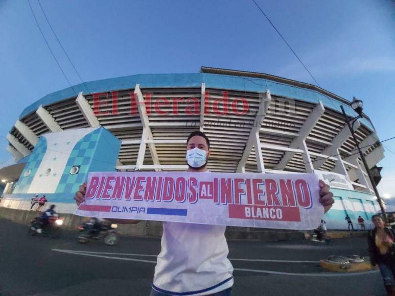 ¡Infierno blanco! Así se vive la previa del Olimpia-Municipal en el Chelato Uclés