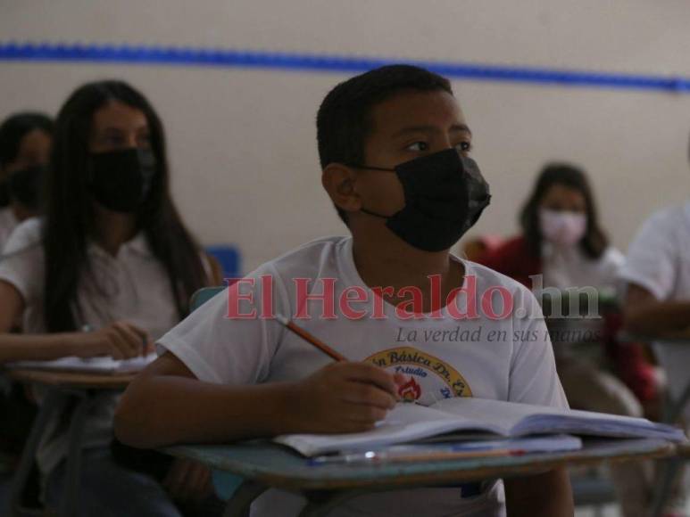 Así se vivió el retorno a clases presenciales en los centros educativos de la capital (Fotos)