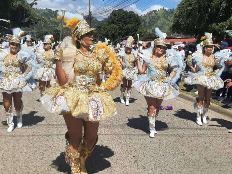 Con hermosas palillonas, juegos tradicionales y representaciones culturales, Danlí celebra la Independencia de Honduras