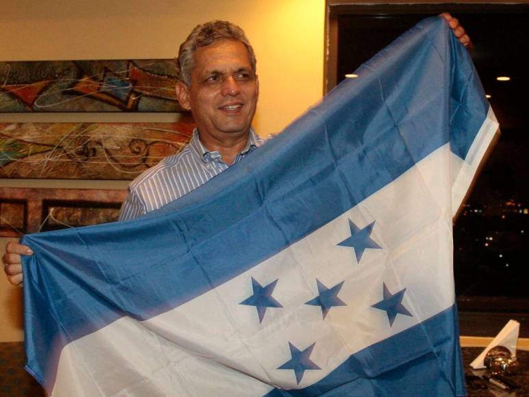 Mundialista en 2010 y estudioso del fútbol: Reinaldo Rueda, el elegido de última hora para clasificar a Honduras otra vez a un mundial