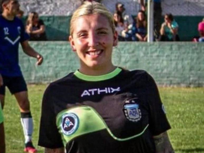 ¿Quién es Dalma Cortadi, la árbitra que fue agredida en un partido de fútbol en Argentina?